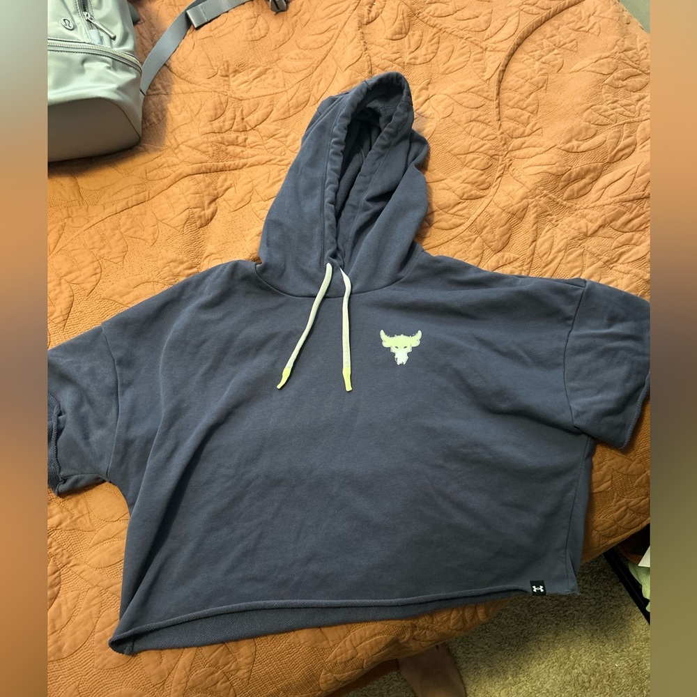 GUC Under Armour Workout top